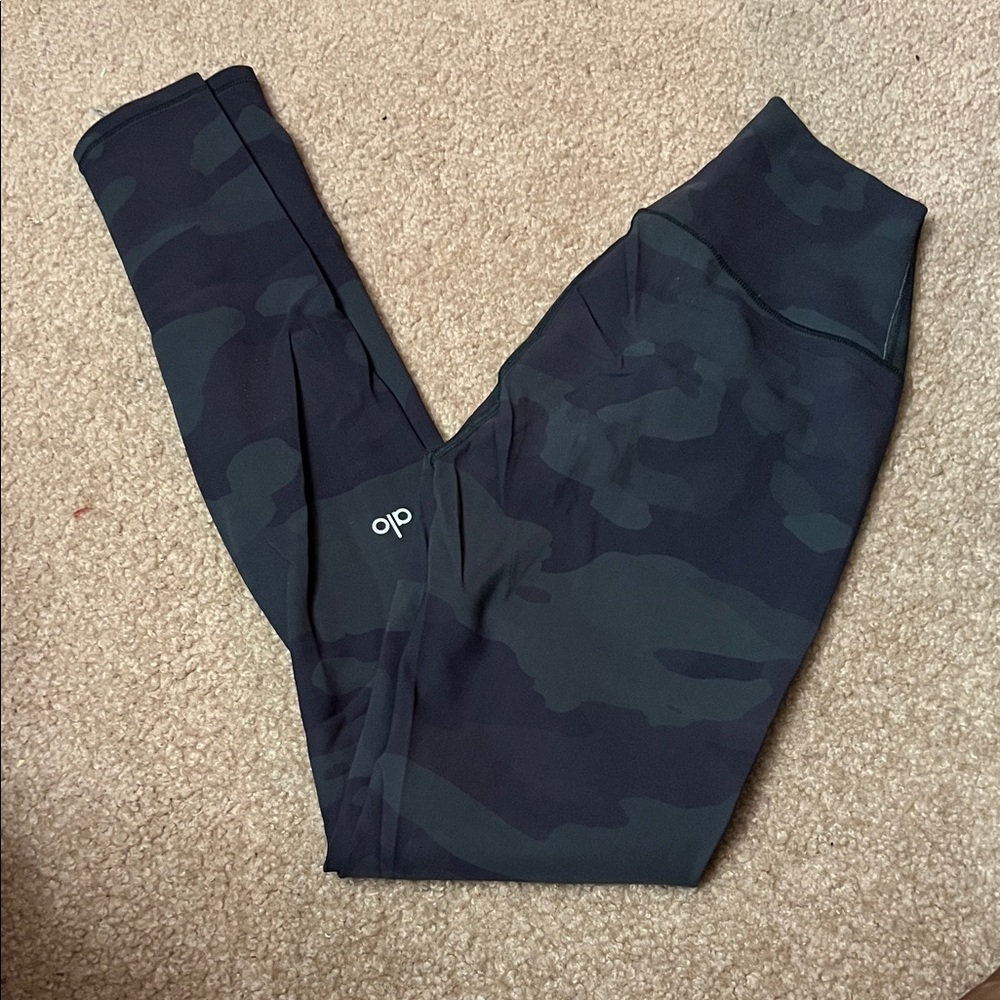ALO Yoga Dark Camo Leggings